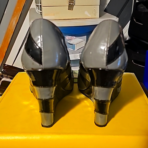 Vintage 1990s Striped Wedge Shoes by Dangerous, Sz 9, Black & Gray Patent Leathe - Picture 6 of 8